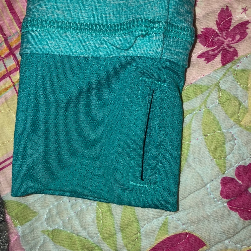 Athletic pullover - Picture 3 of 5